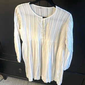 Lightweight cotton tunic with loop button holes